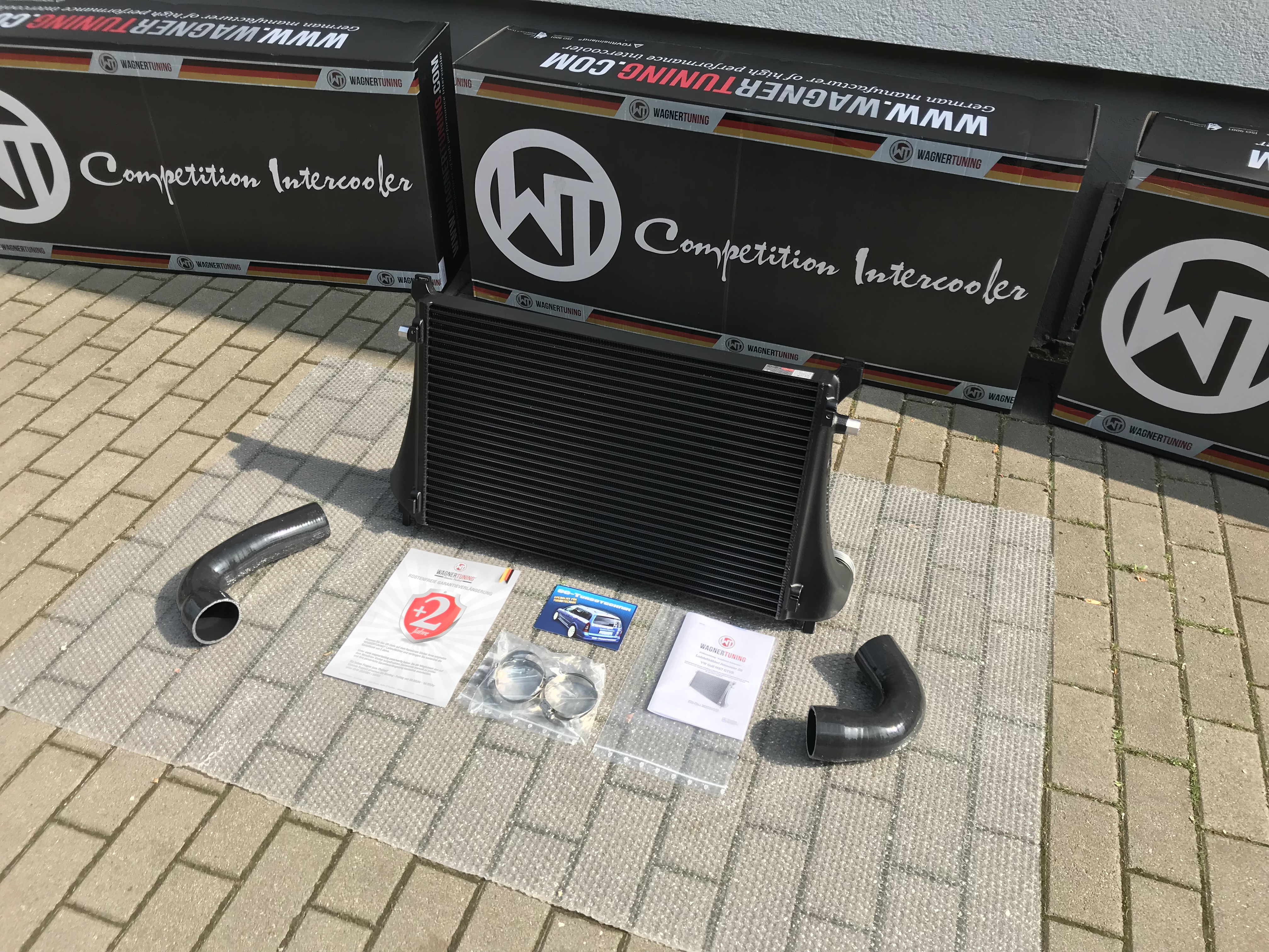 Das WAGNERTUNING Competition Ladeluftkühler-Kit für den VAG 1,8TSI - 2,0TSI  Motor - 200001048, Volkswagen, Wagner